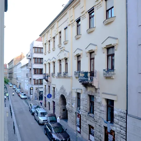 Big 3br Bathr W Ac At Gozsdu Budapešť