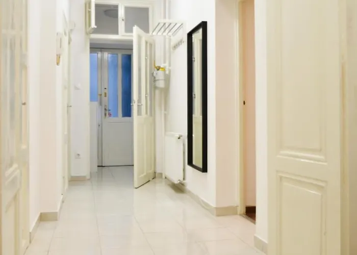 Big 3br Bathr W Ac At Gozsdu شقة