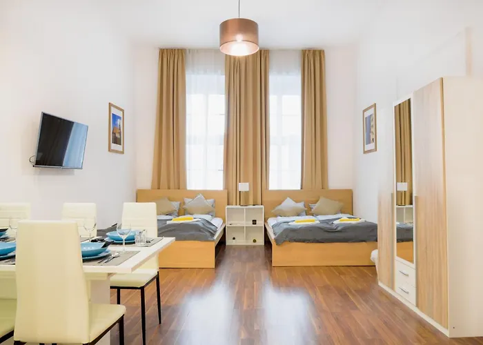 Big 3br Bathr W Ac At Gozsdu بودابست