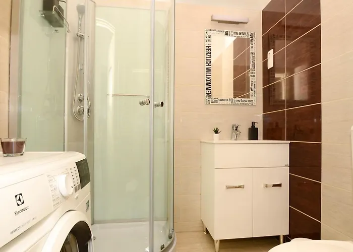 Big 3br Bathr W Ac At Gozsdu شقة بودابست
