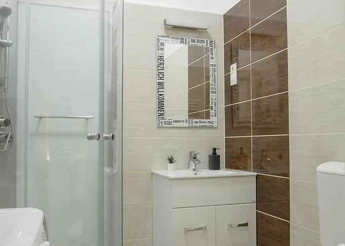 Big 3br Bathr W Ac At Gozsdu بودابست