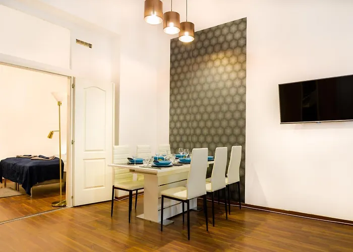 Big 3br Bathr W Ac At Gozsdu بودابست
