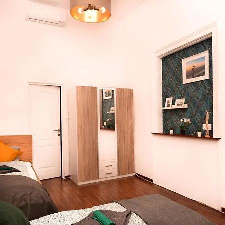 Big 3br Bathr W Ac At Gozsdu * Budapest